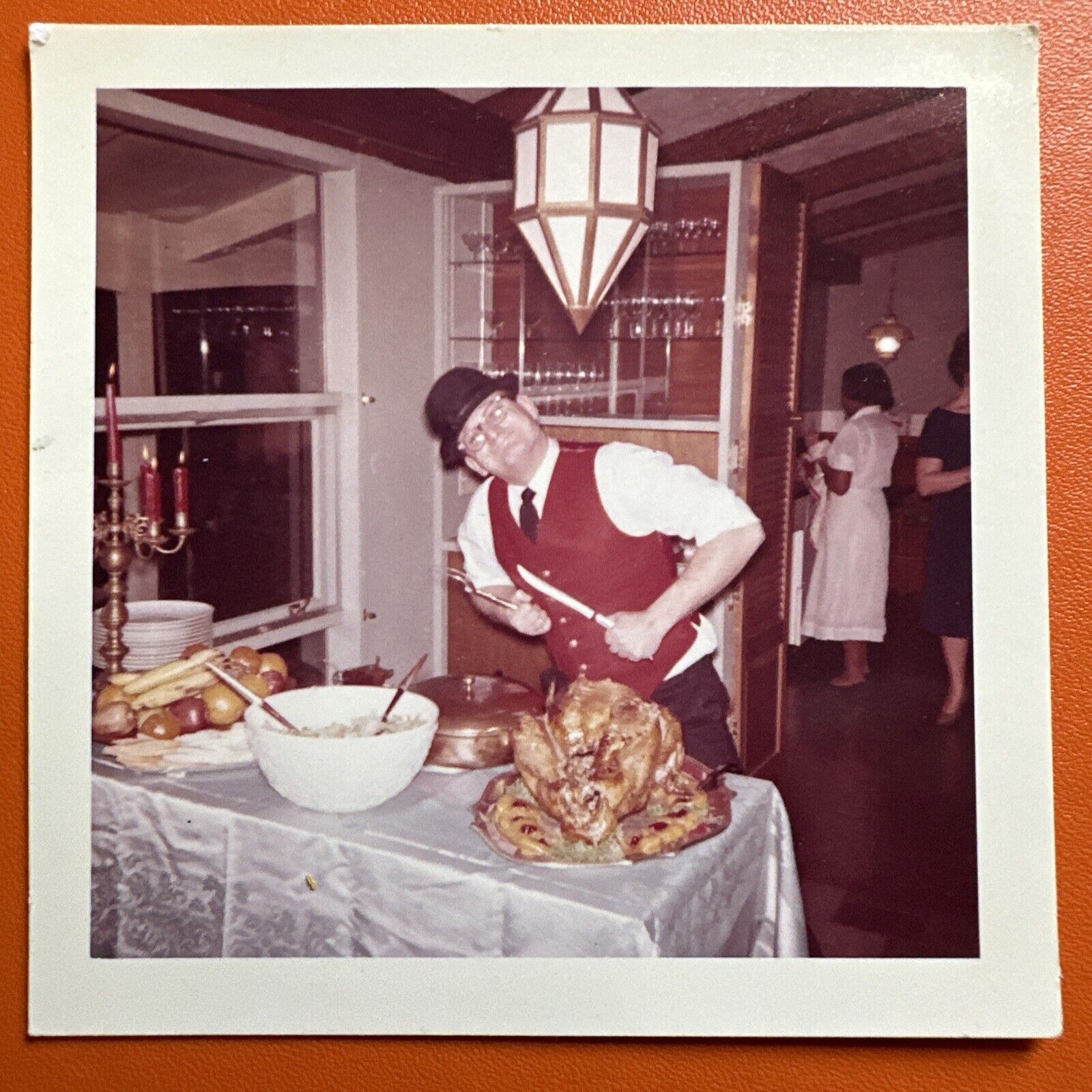 VINTAGE PHOTO 1960 Weird Little Man Carving Turkey ORIGINAL Color Thanksgiving