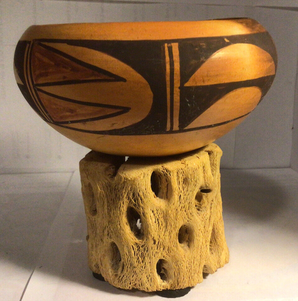 Hopi polychrome pottery 5” wide 3” high nice shape
