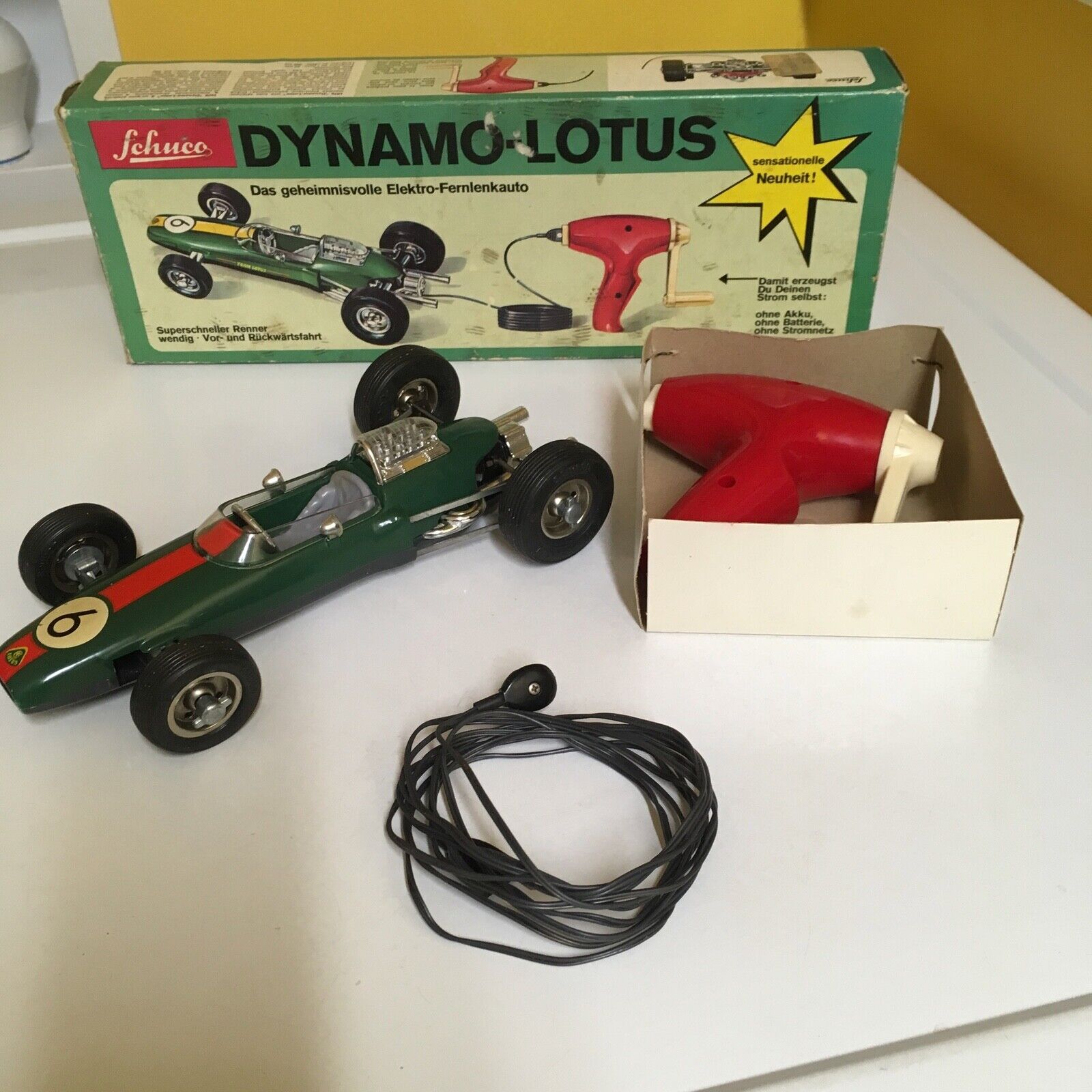 VINTAGE SCHUCO HAND CRANKED/POWERED DYNAMO-LOTUS W/BOX FULLY WORKING ART. 1079