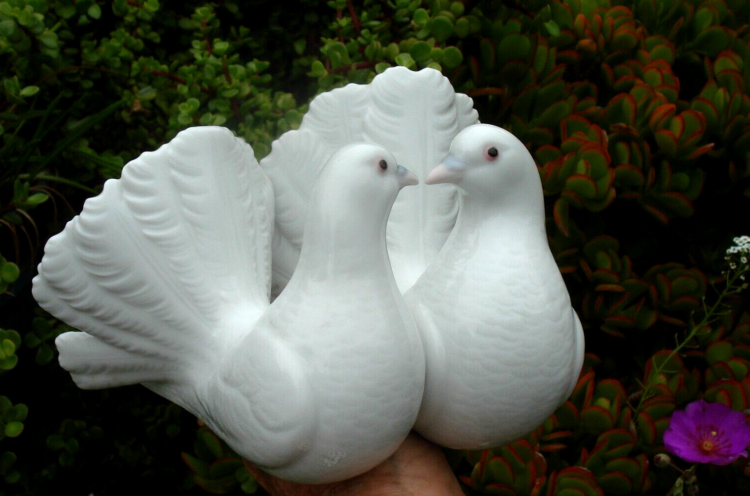 Vintage Lladro, pair of kissing doves figurine....excellent condition