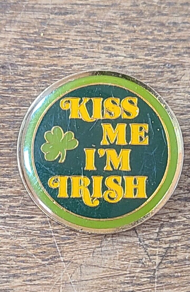 Vintage Collectible Pin Kiss Me Im Irish Enamel Gold Pinback Lapel Hat Pin 1.25\