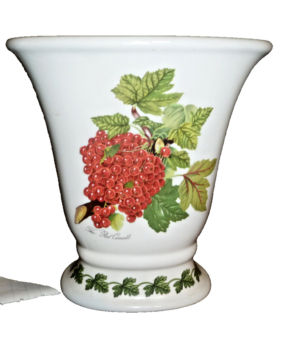 Beautiful Pomona Portmeiron (Versailles Vase No.4) 7  tall - Made in England.