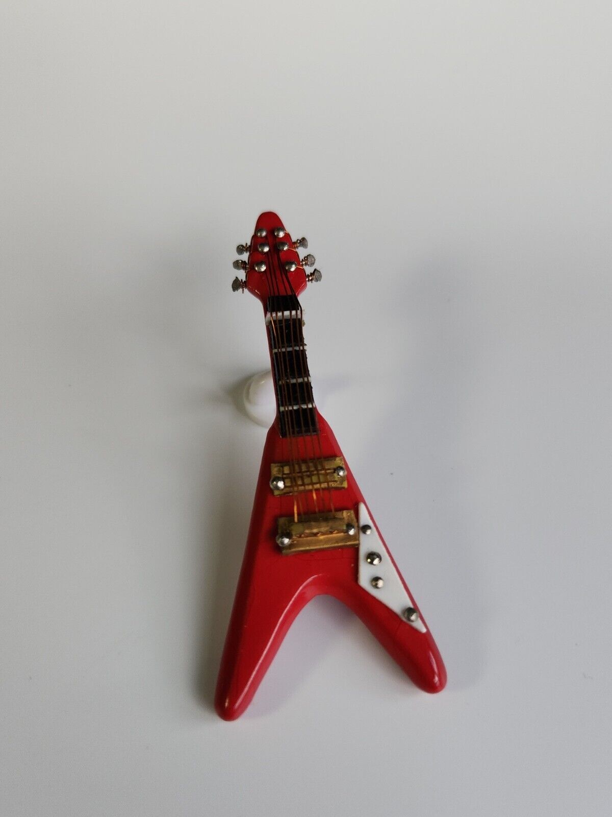Red Wooden Gibson Guitar Souvenir Pin Rock & Roll Hall of Fame Cleveland OH RARE