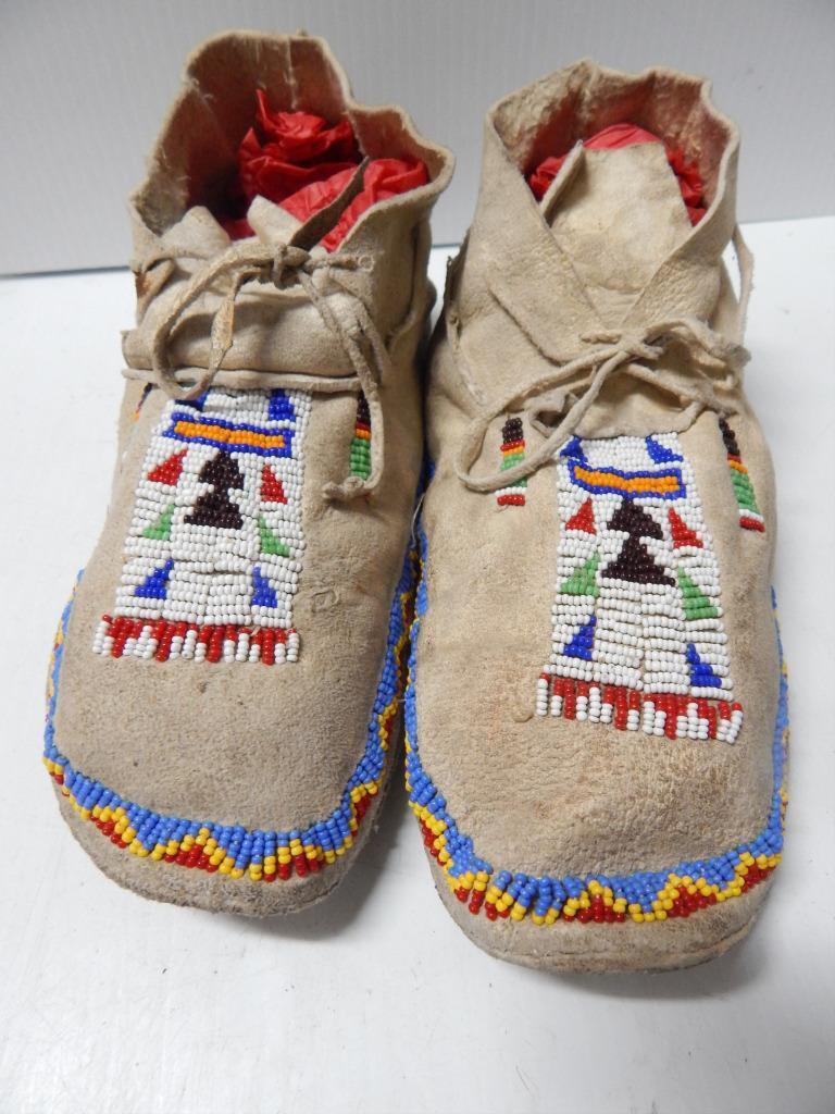 1930s ASSINIBOINE SIOUX INDIAN BEADED HARD SOLE MOCCASINS - NEVER WORN