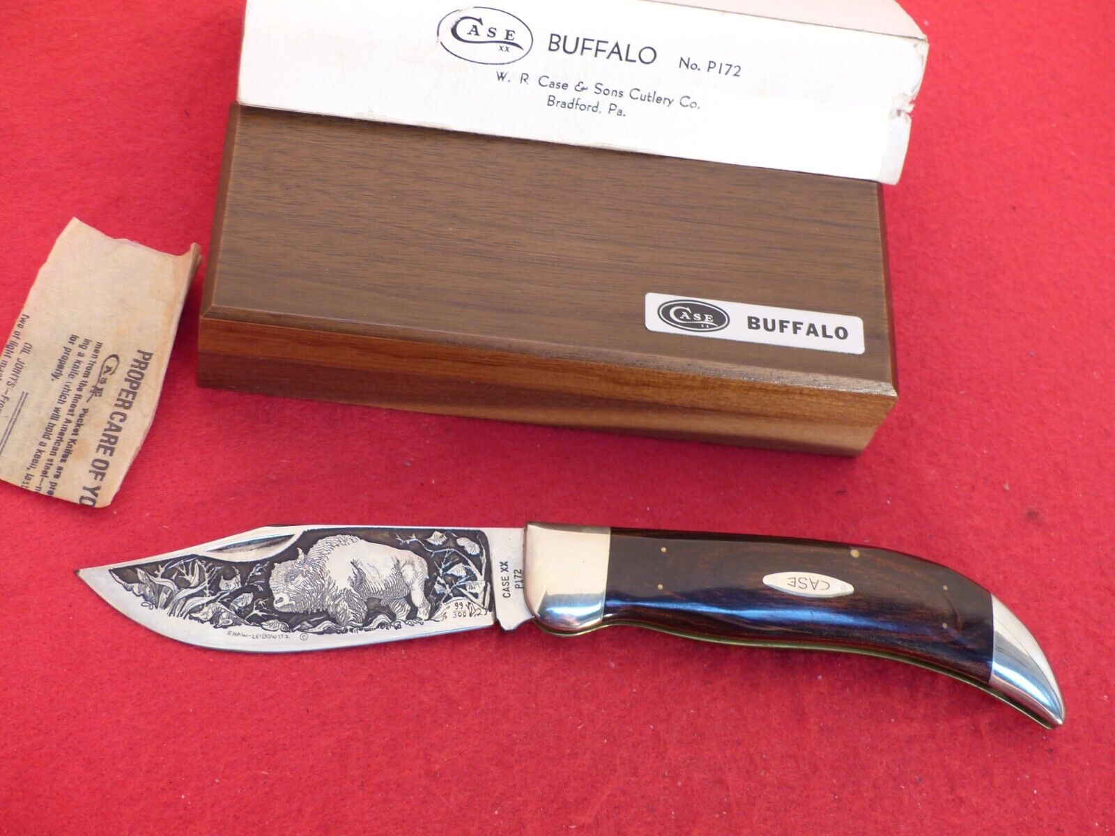 Case XX USA Buffalo Shaw Leibowitz etch mint Buffalo knife in walnut display box