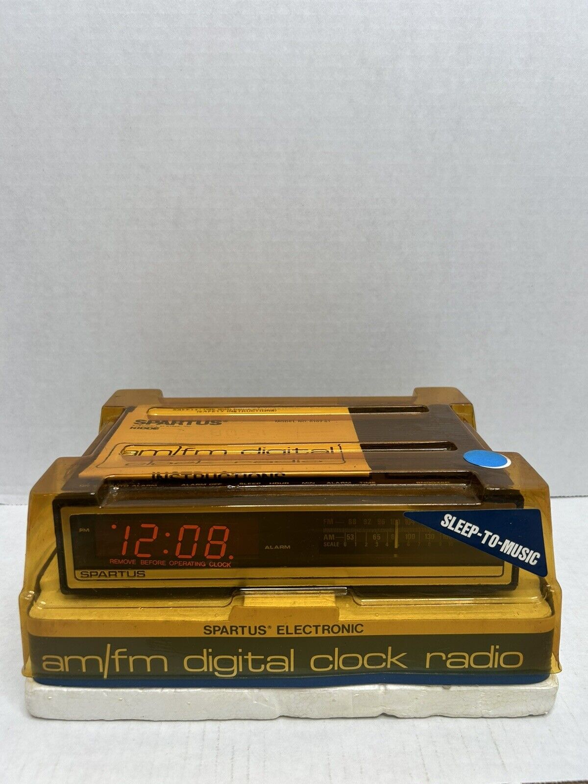 SPARTUS AM/FM Clock Radio Model 0107-61 New in Box Vintage Retro Wood Grain