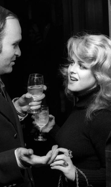 Bernadette Peters Attends The Grand Opening Of Genesis Club 1972 OLD PHOTO 3
