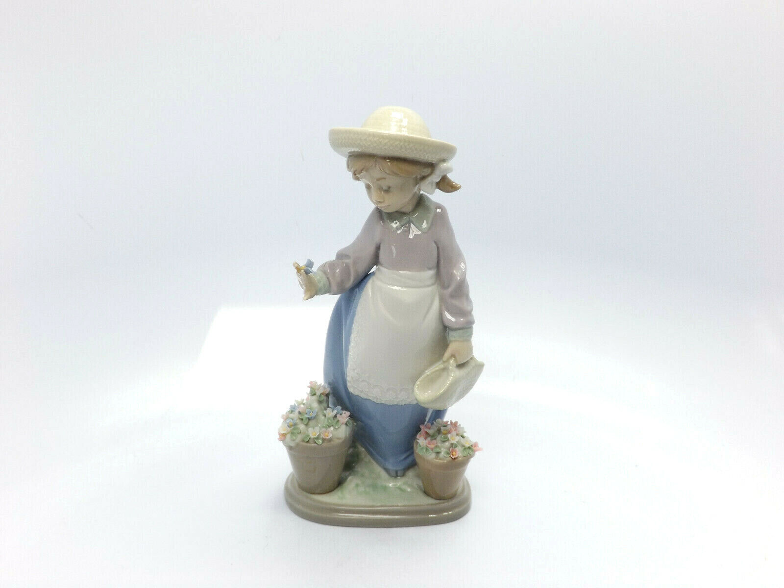 Lladro Figurine #5543 Hello Flowers, with box, 7 1/2\