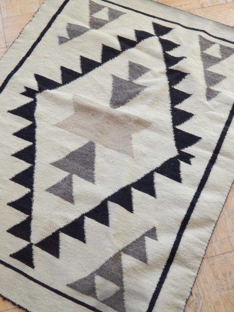 ANTIQUE c1920s NAVAJO INDIAN TWO GREY HILLS RUG - ALL NATURAL - RARE OLD EXAMPL