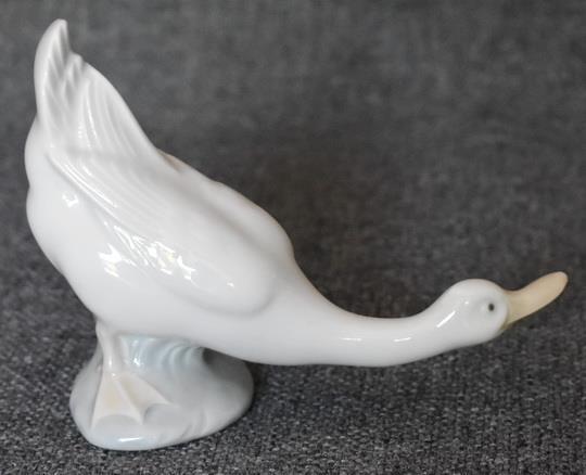 CHARMING VINTAGE LLADRO NAO LONG NECKED GOOSE FIGURINE