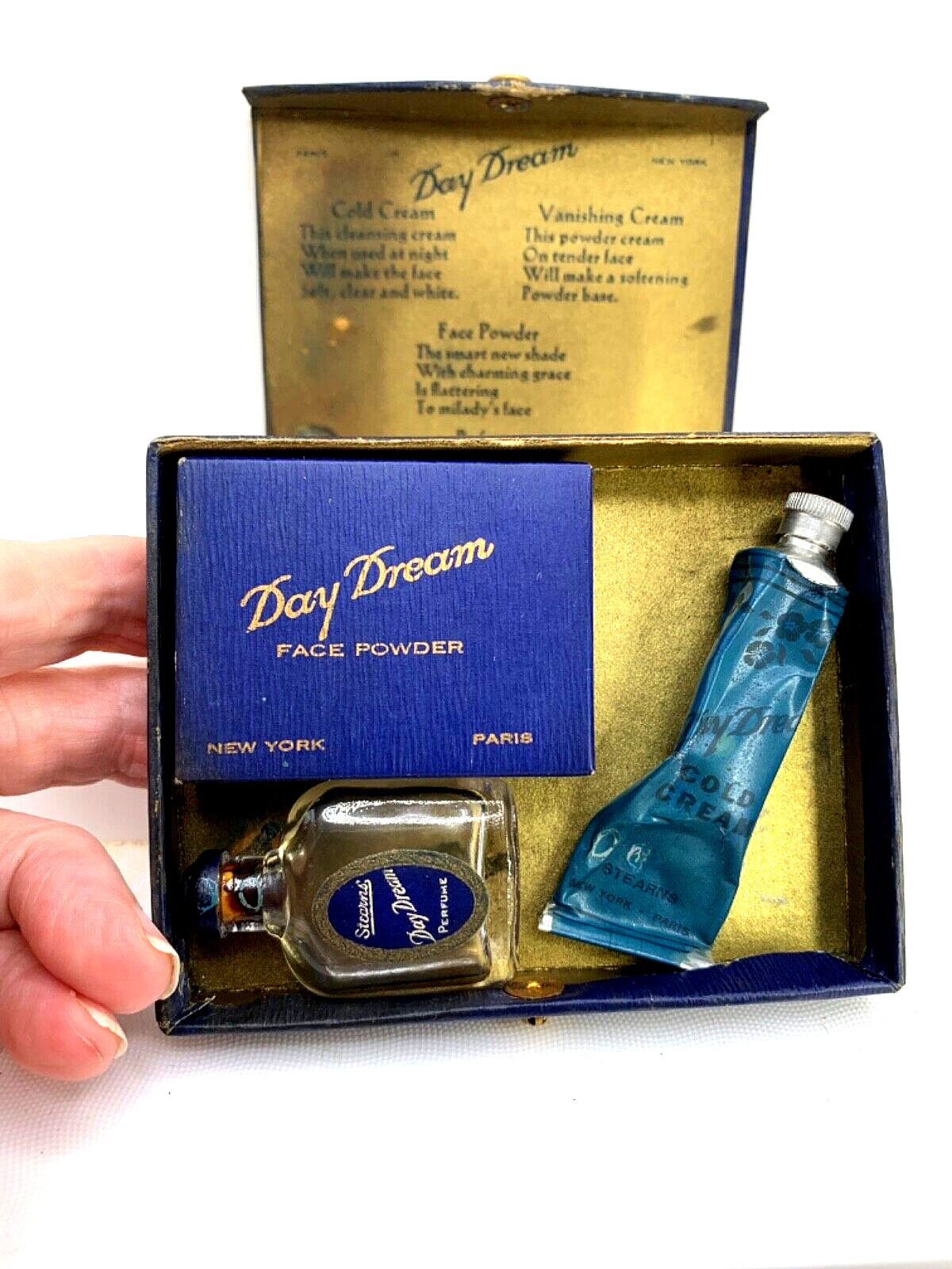 Rare  Antique perfume/powder set w/box.   Daydream by Stearns.   1918.