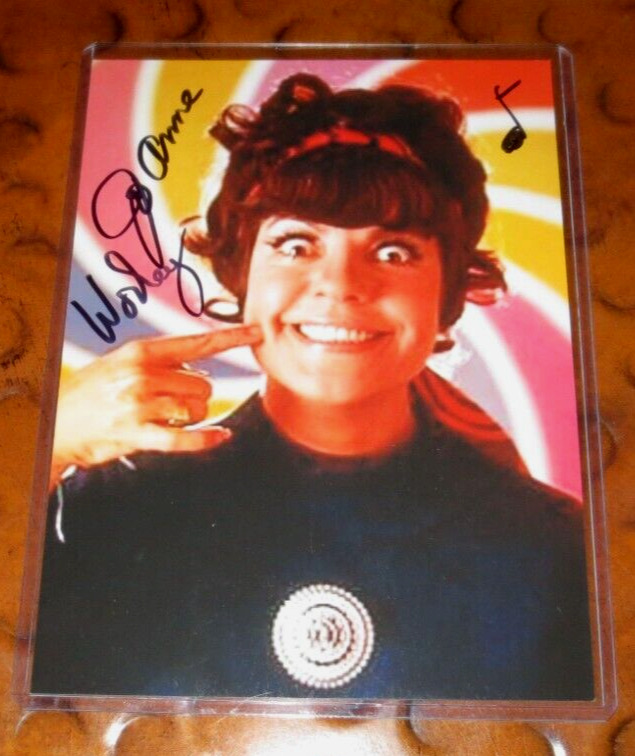 Jo Anne Worley actress comedienne autographed photo signed Rowan&Martin Laugh In