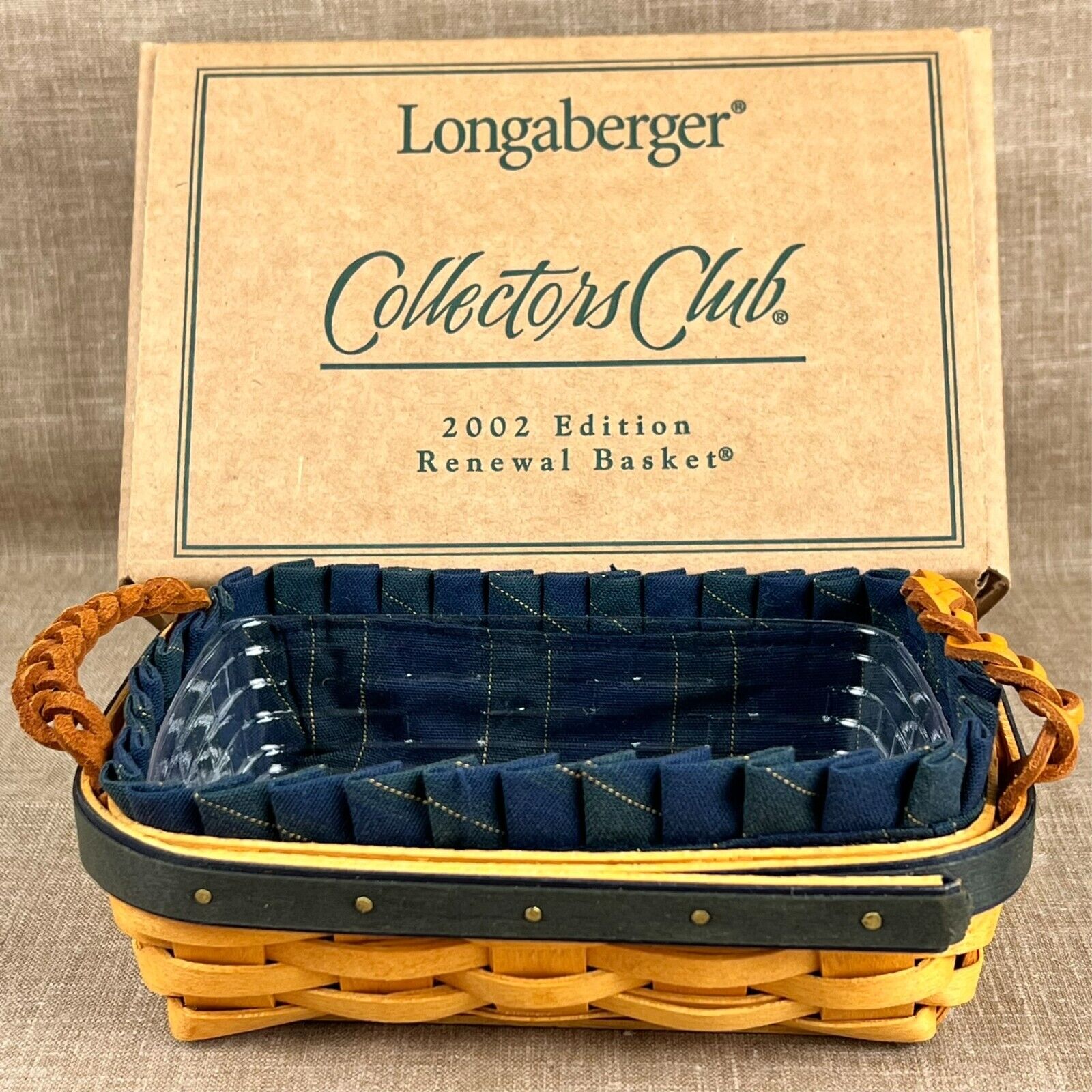Longaberger 2002 Collectors Club Renewal Basket with Liner and Plastic Protector