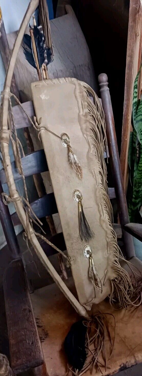 **AWESOME  VINTAGE NATIVE  AMERICAN BOW AND ARROW 45 IN  QUIVER 3 ARROWS NICE*