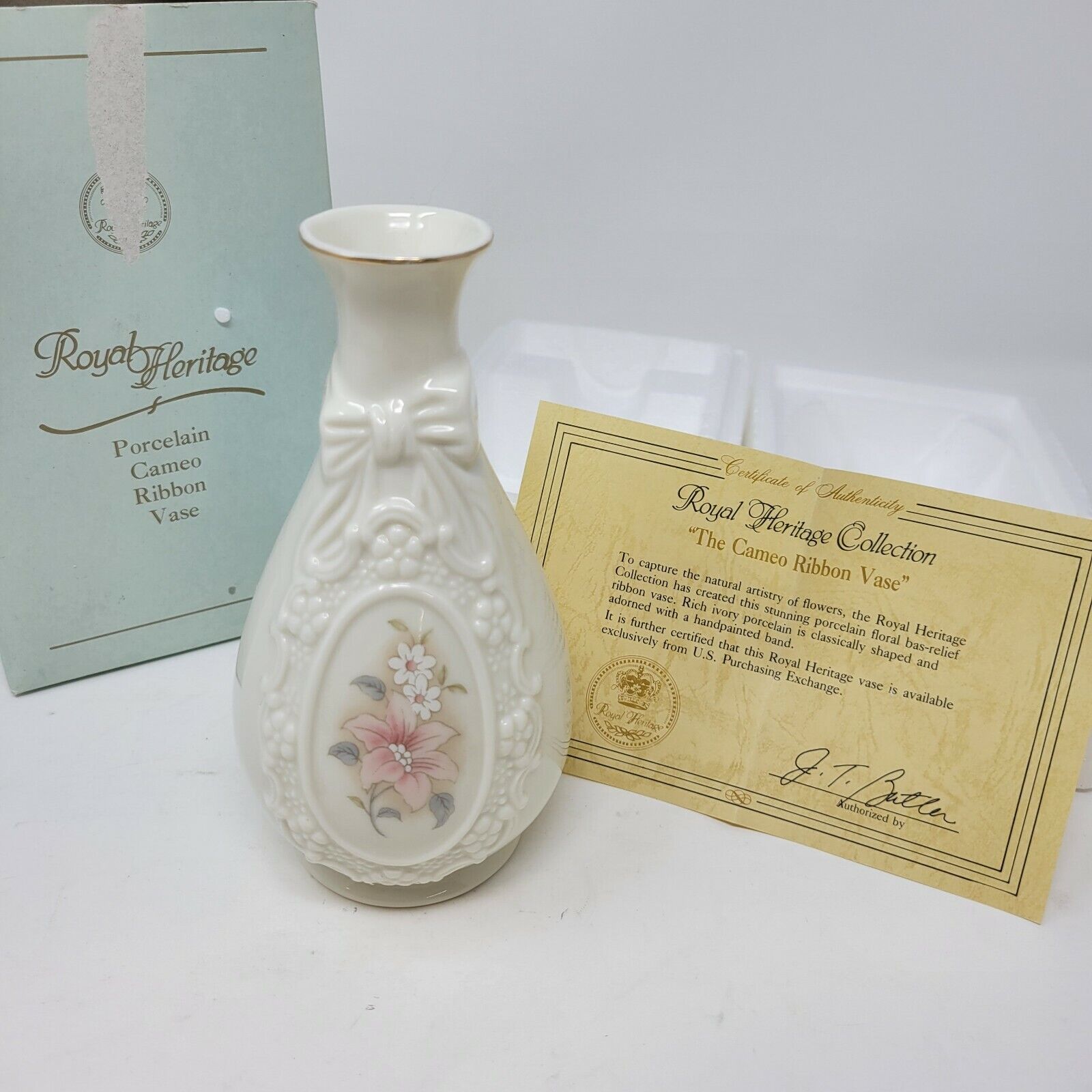 Cameo Ribbon Vase Royal Heritage Collection  Porcelain 6” B2 