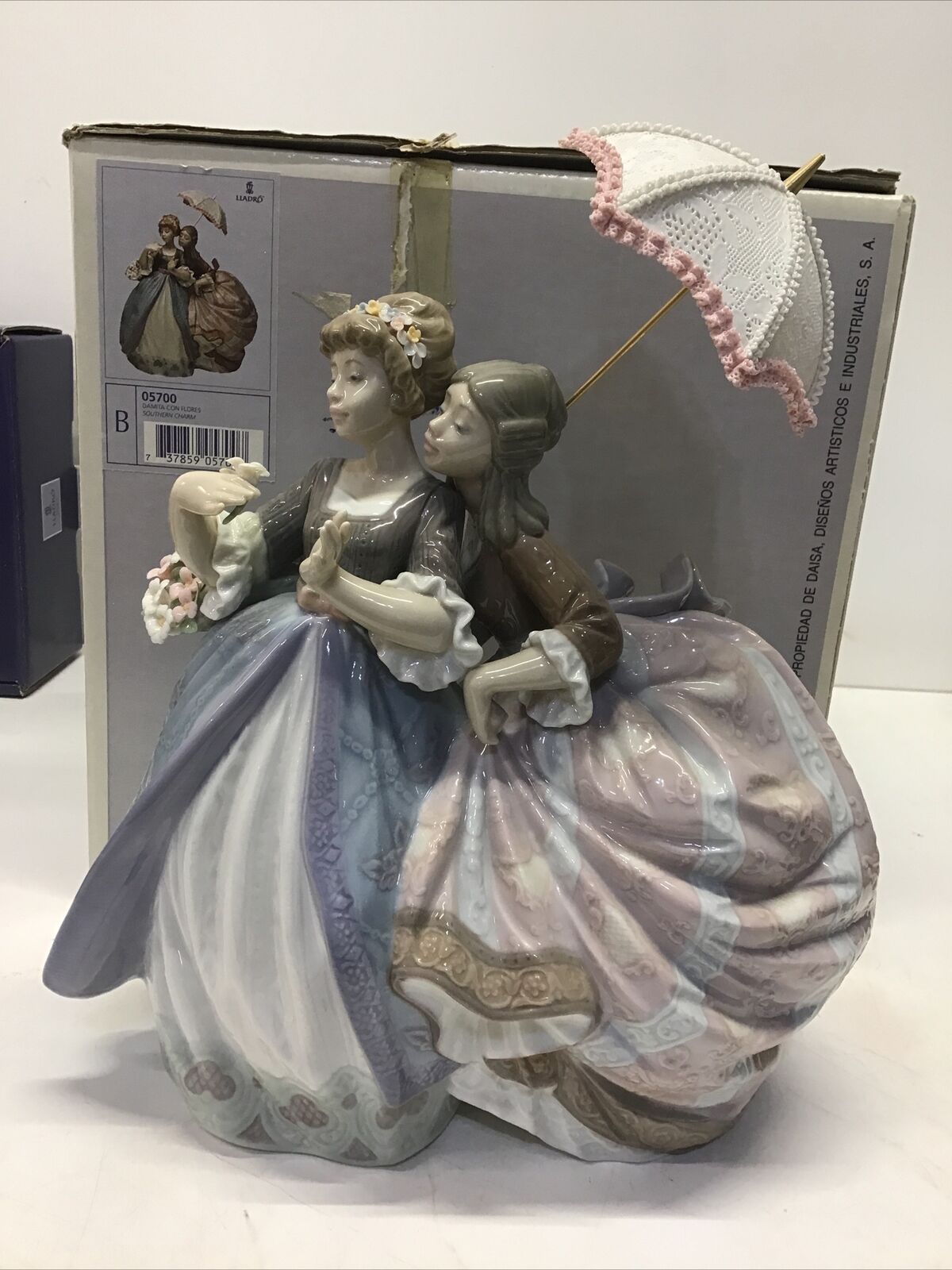 Lladro 5700 Southern Charm - Mint Condition with Original Box