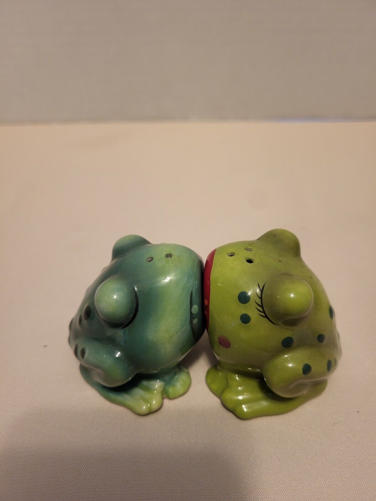 Vintage Magnetic Kissing Frog Salt And Pepper Shakers Westland Giftware