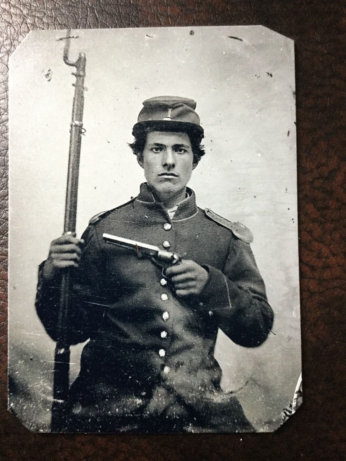 Civil War Military Soldier With Rifle & Gun tintype C256RP