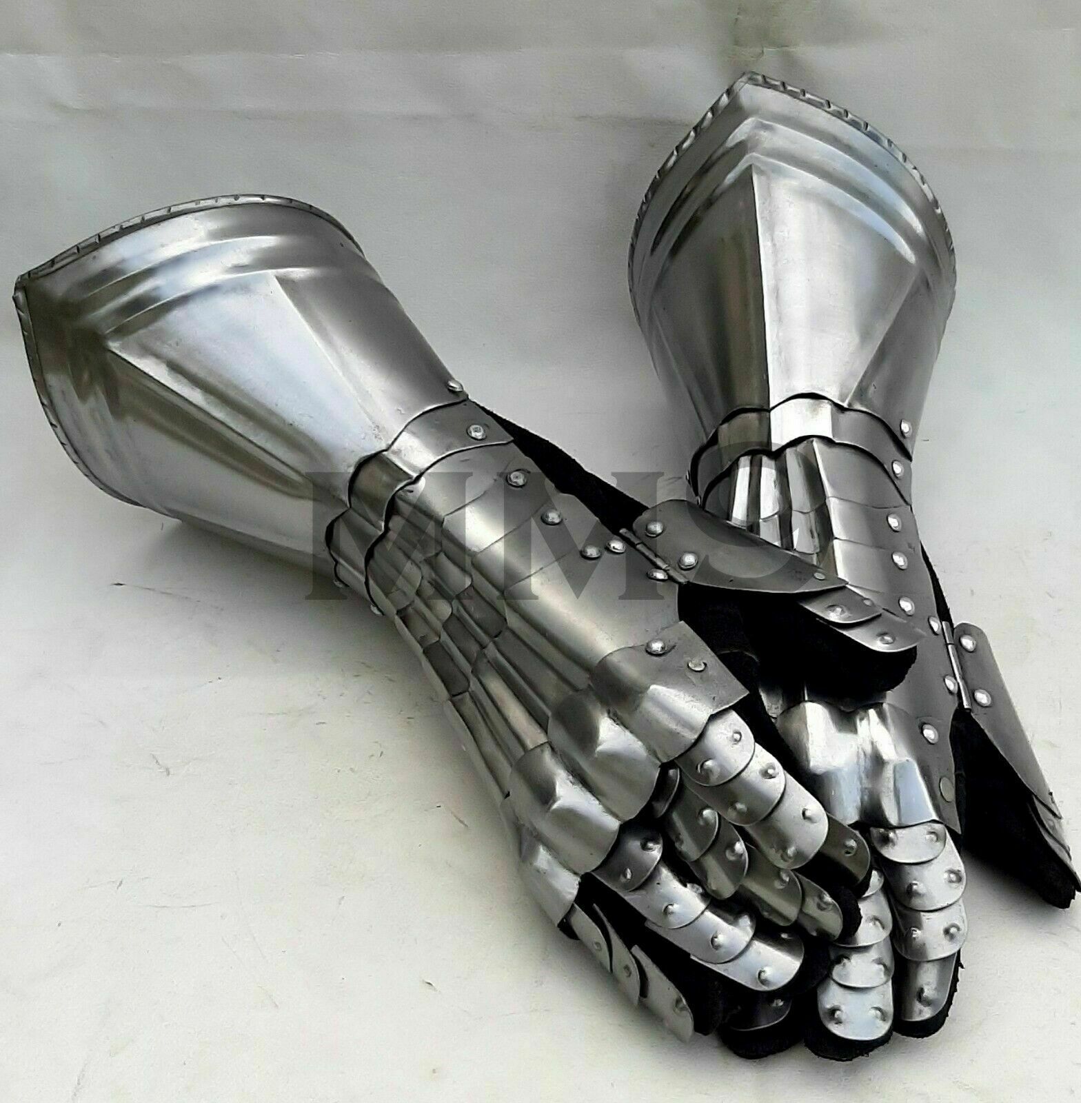 Medieval Warrior Metal Gothic Knight Style Gauntlets Functional Armor GF07