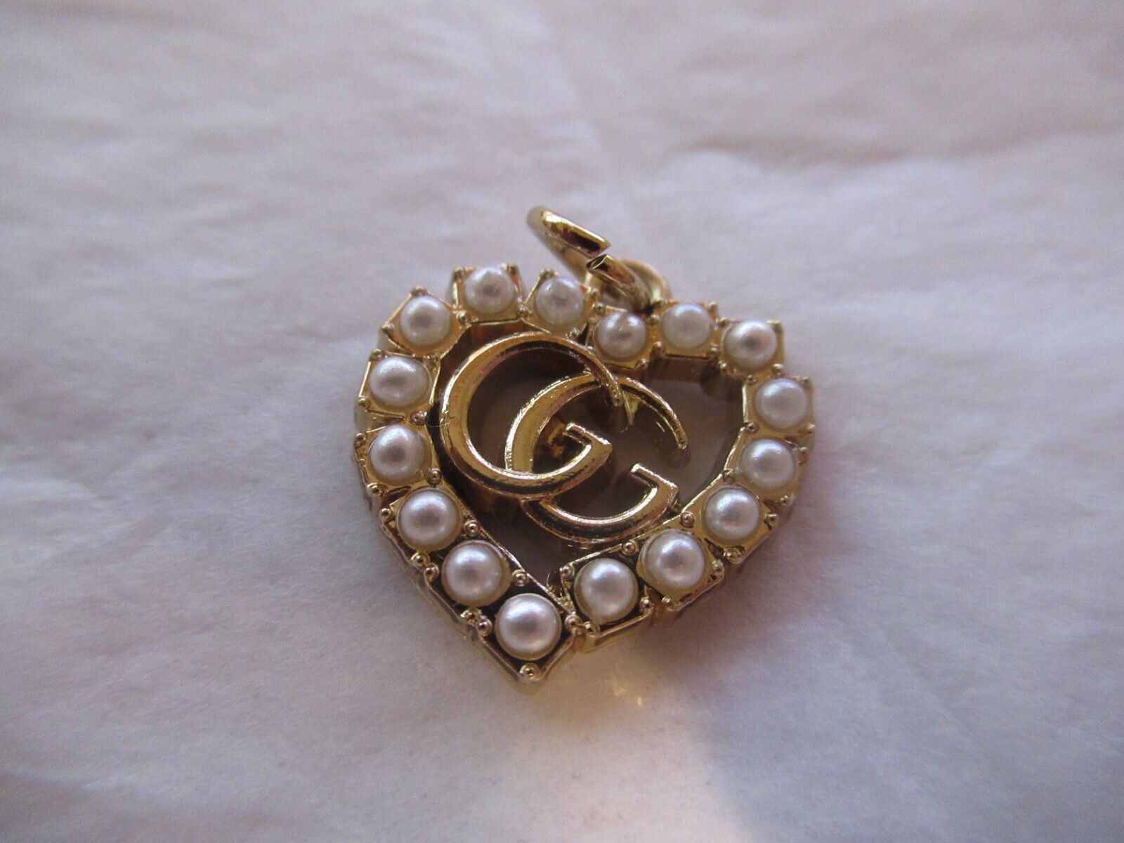 GUCCI  ZIP PULL   22X20MM gold tone,  FAUX PEARL THIS IS FOR 1 heart
