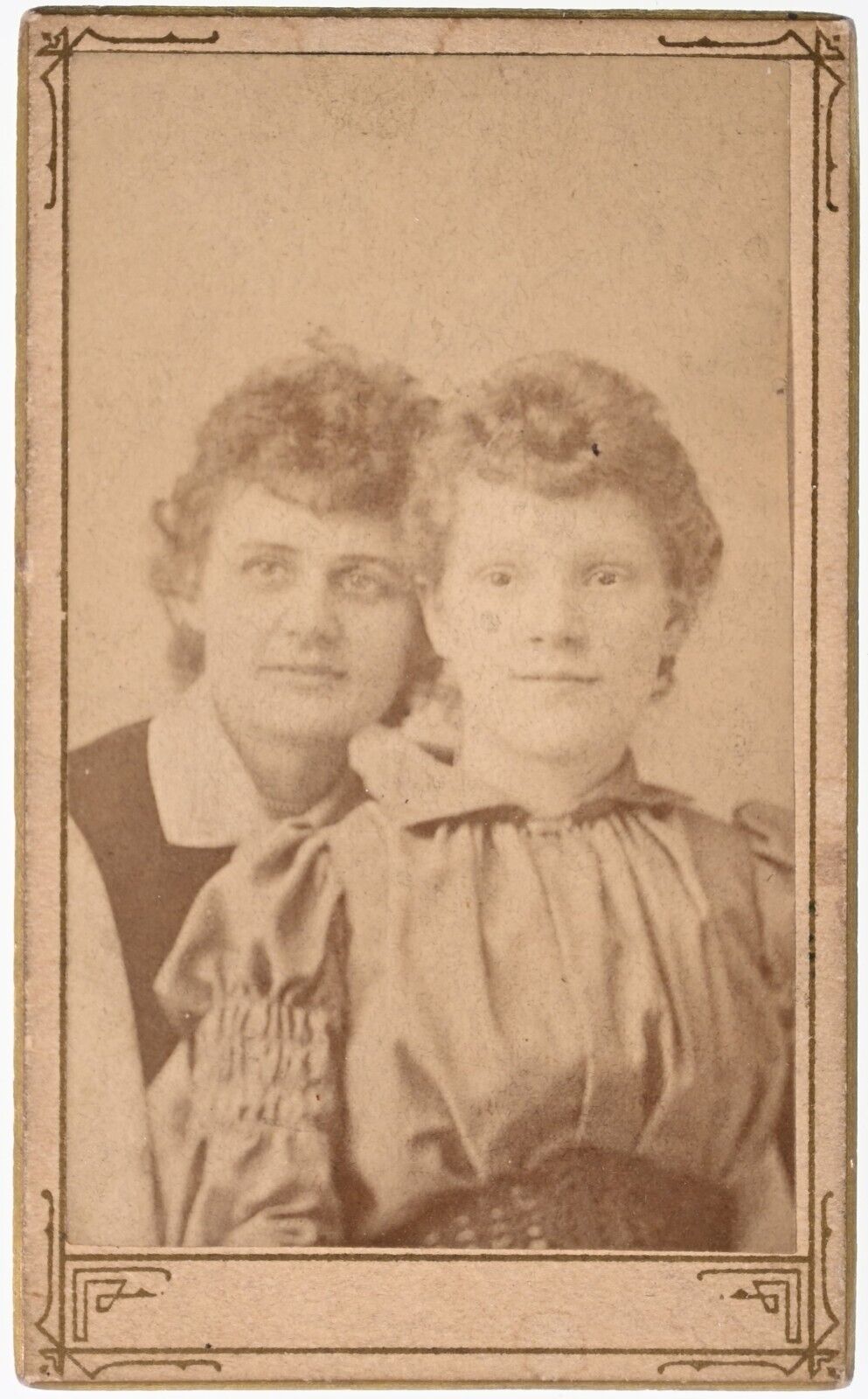 ANTIQUE SMALL WALLET PHOTO CDV C. 1890s TWO GORGEOUS YOUNG LADIES GAY INTEREST