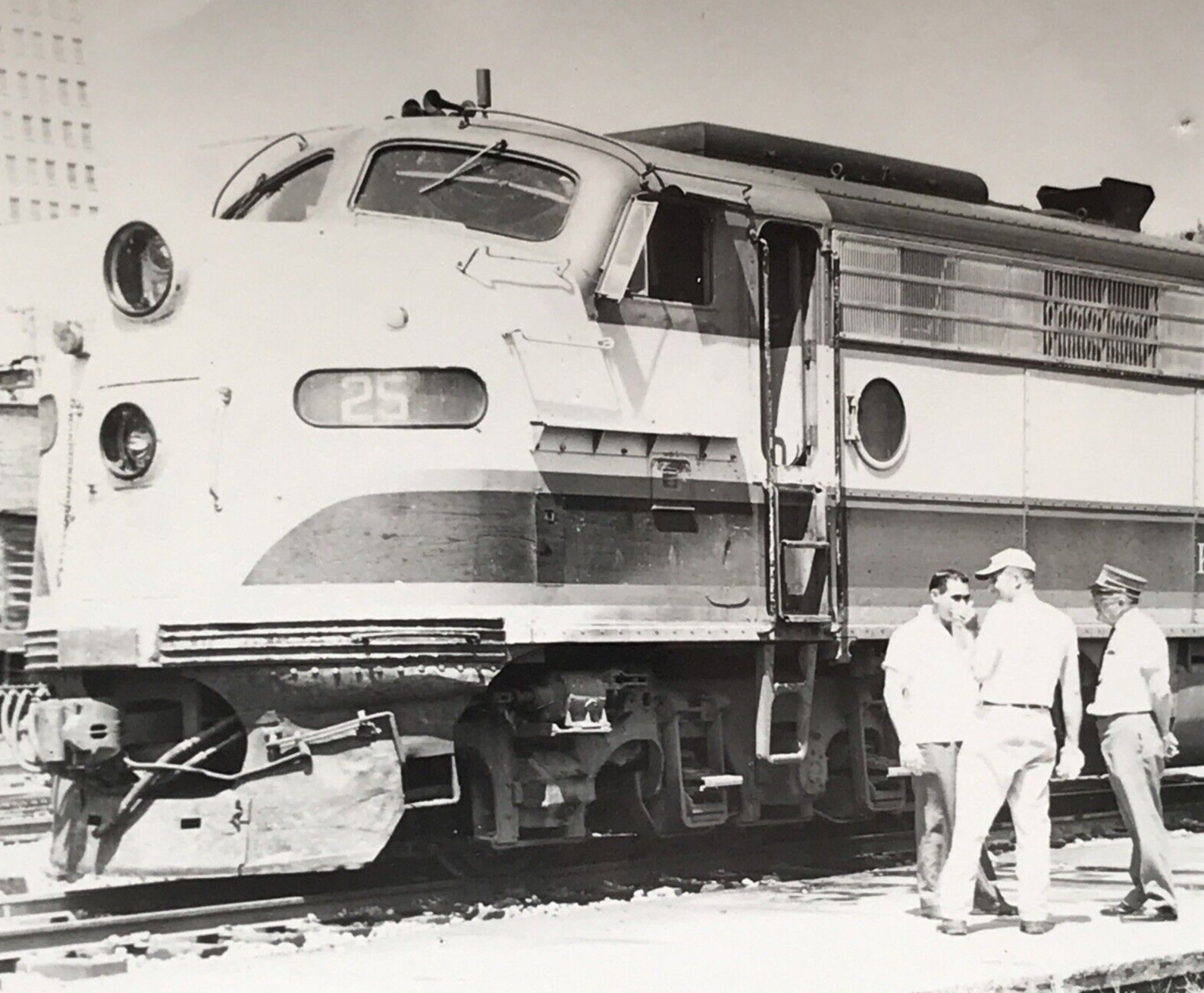 Kansas City Southern Railway Railroad KCS #25 E6A Electromotive Photo Shreveport