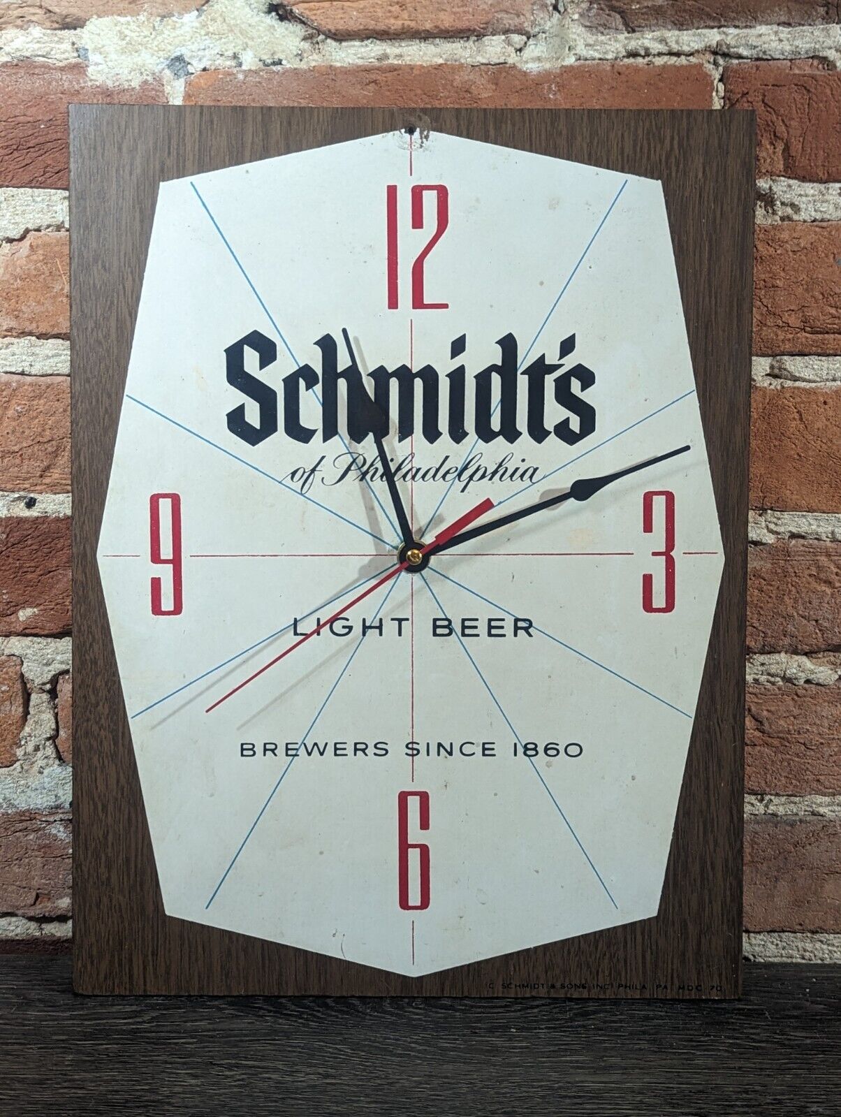 VTG SCHMIDT\'S LIGHT BEER OF PHILADELPHIA PA WOOD CLOCK. SCHMIDT & SONS 1970