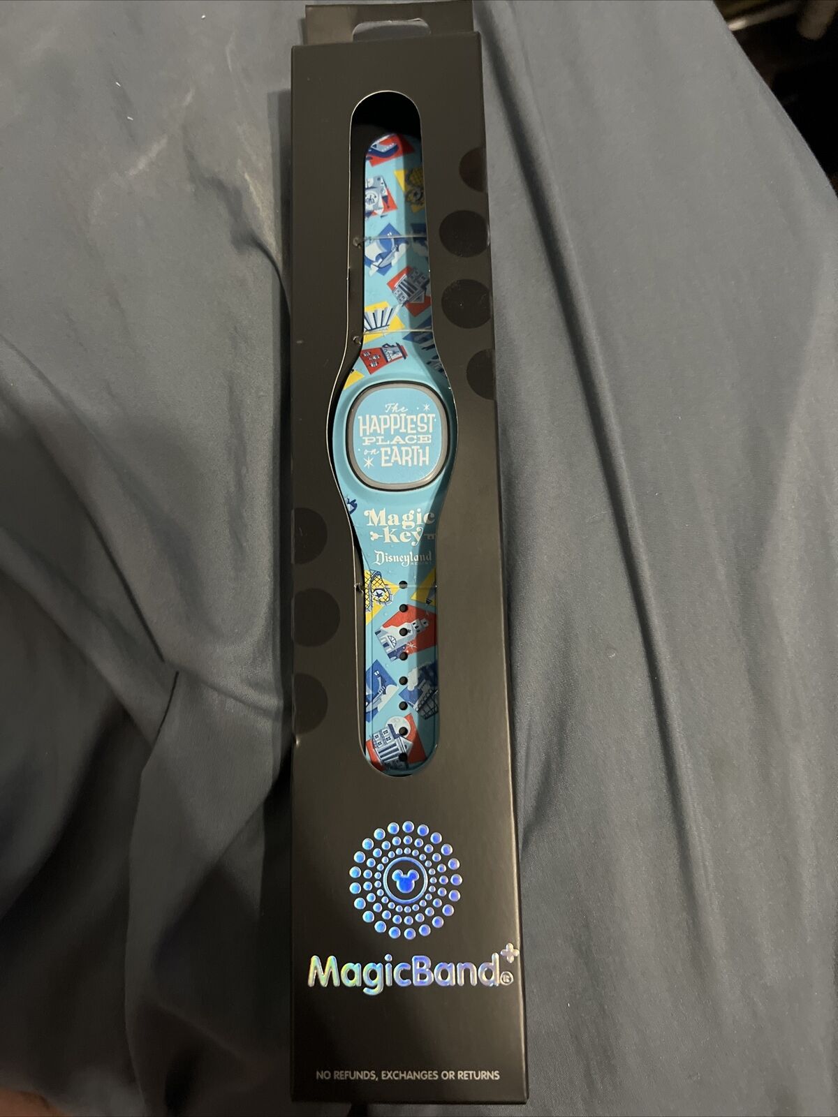 Disney MagicBand M. Disneyland  The Happiest Place On Earth. Magic Key Exclusive
