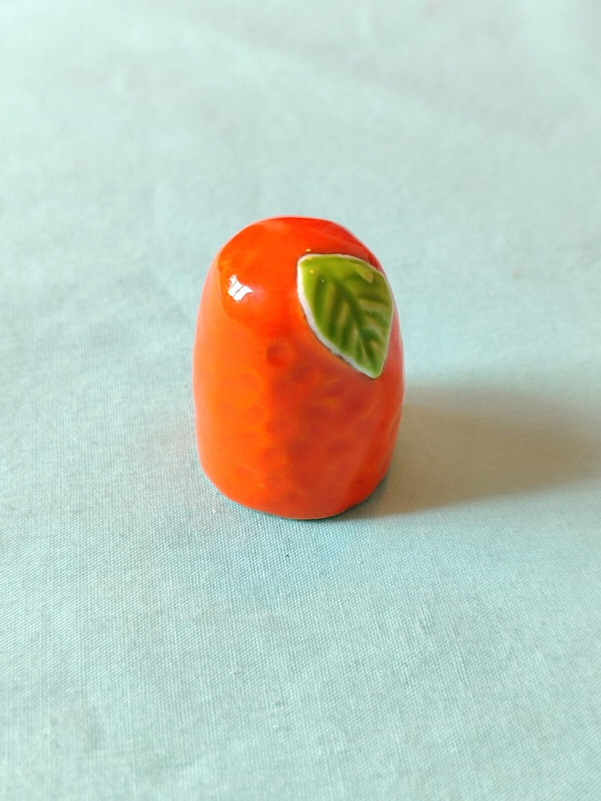 Vintage Majolica Orange Ceramic Thimble With Green Leaf 