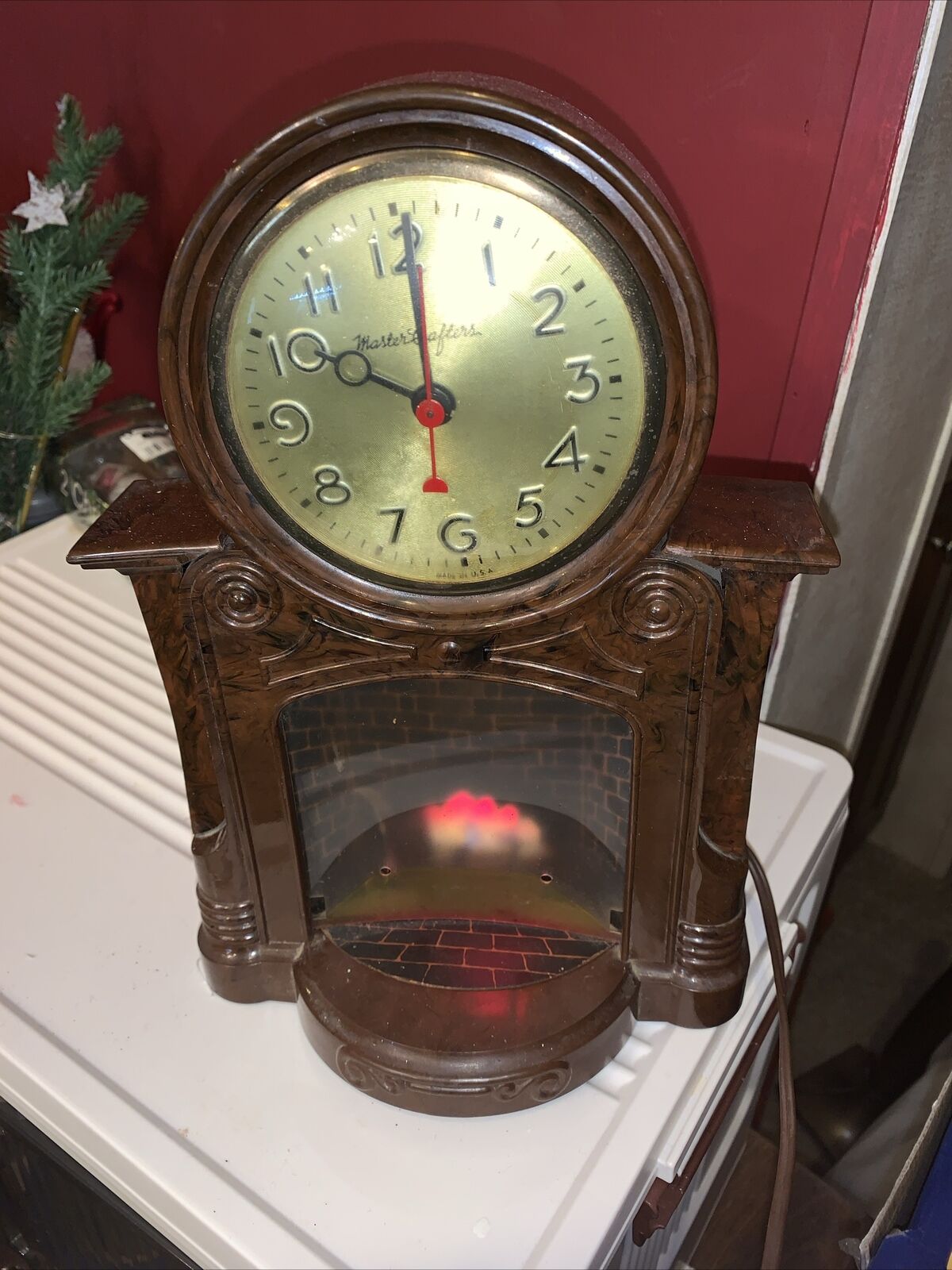 Vintage MasterCrafters Fireplace Lighted Motion Clock Model 272 Bakelite Works