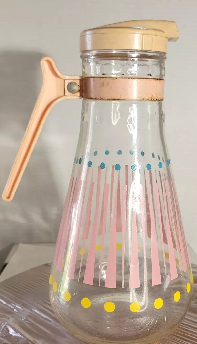 Vintage Mid Century 1950’s Kitchen E Z Por Corp Glass Pink Carafe Pitcher Handle