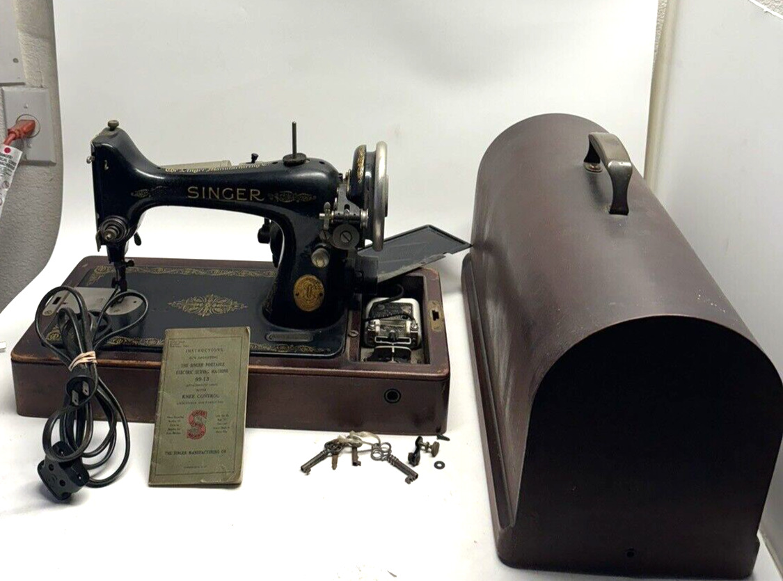 VINTAGE Heavy Duty Singer 99-13 Sewing Machine, Keys, Manual, Bentwood Case
