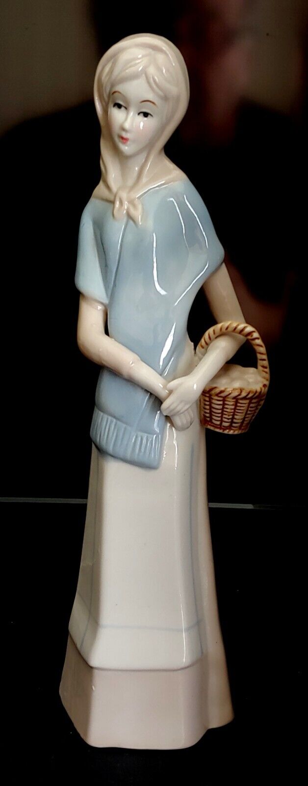 Lladro Stile Royal Coronet Porcelain Lady  With Egg Basket Statue Figurine