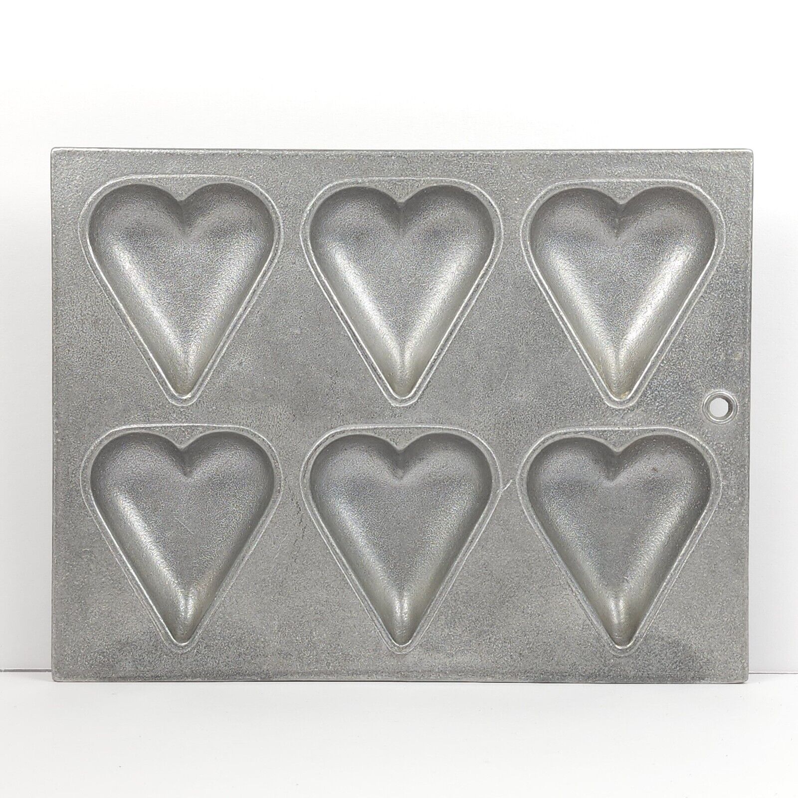 Wilton Colombia Faux Pewter Style Metal Candy Cake Mold Hearts Rustic Baking Pan