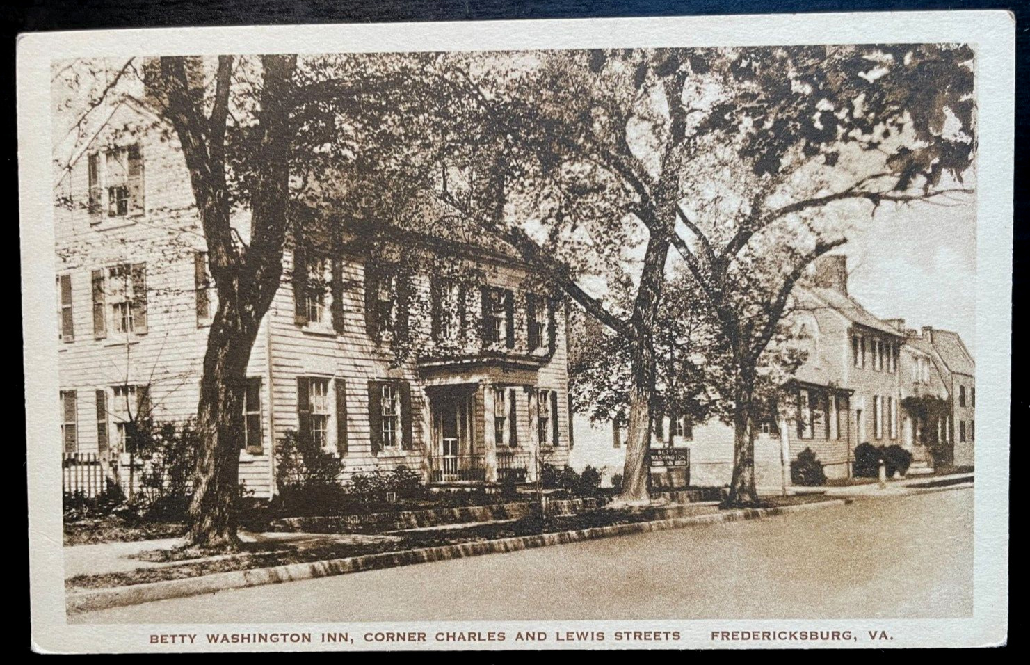Vintage Postcard 1930-145 The Betty Washington Inn, Fredericksburg, Virginia