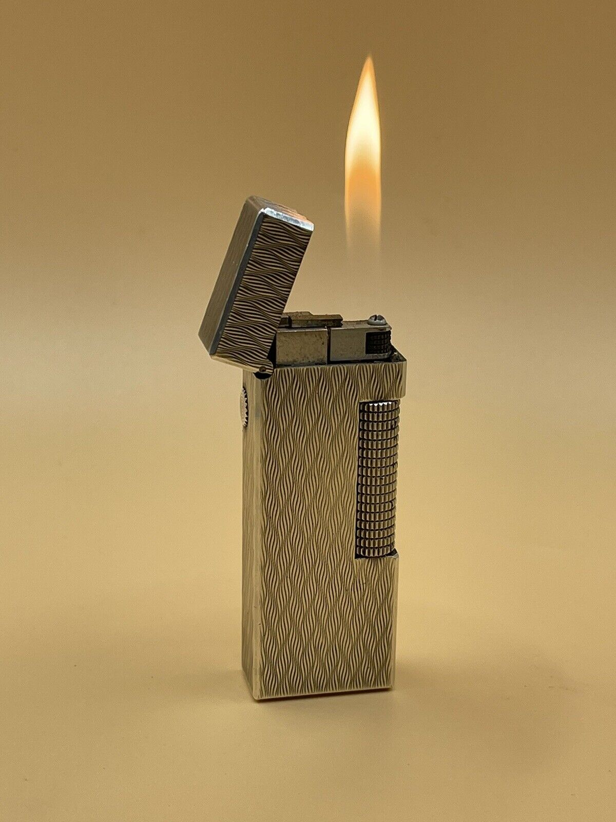 Dunhill rollagas lighter- silver chevron print- great working condition
