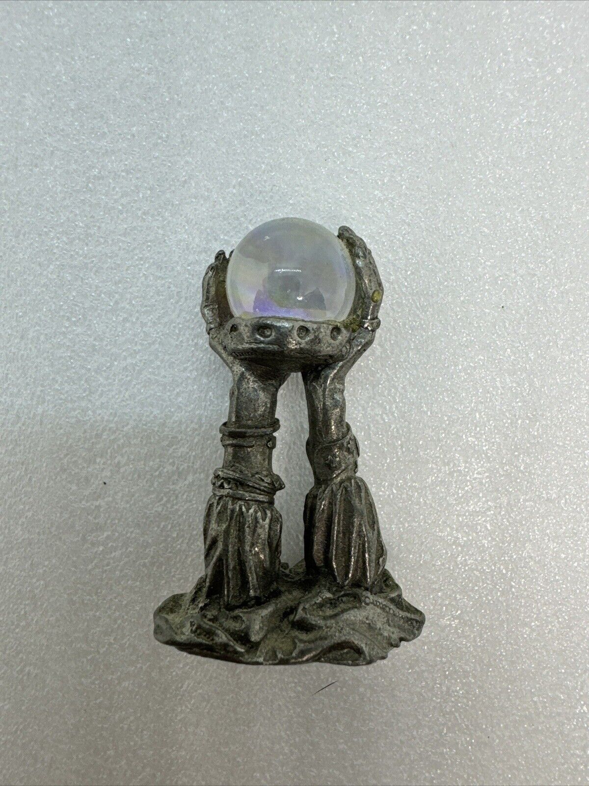 Vintage 1988 Gallo Oracle Wizard Hands Hold Crystal Ball Pewter Figurine 1.75”