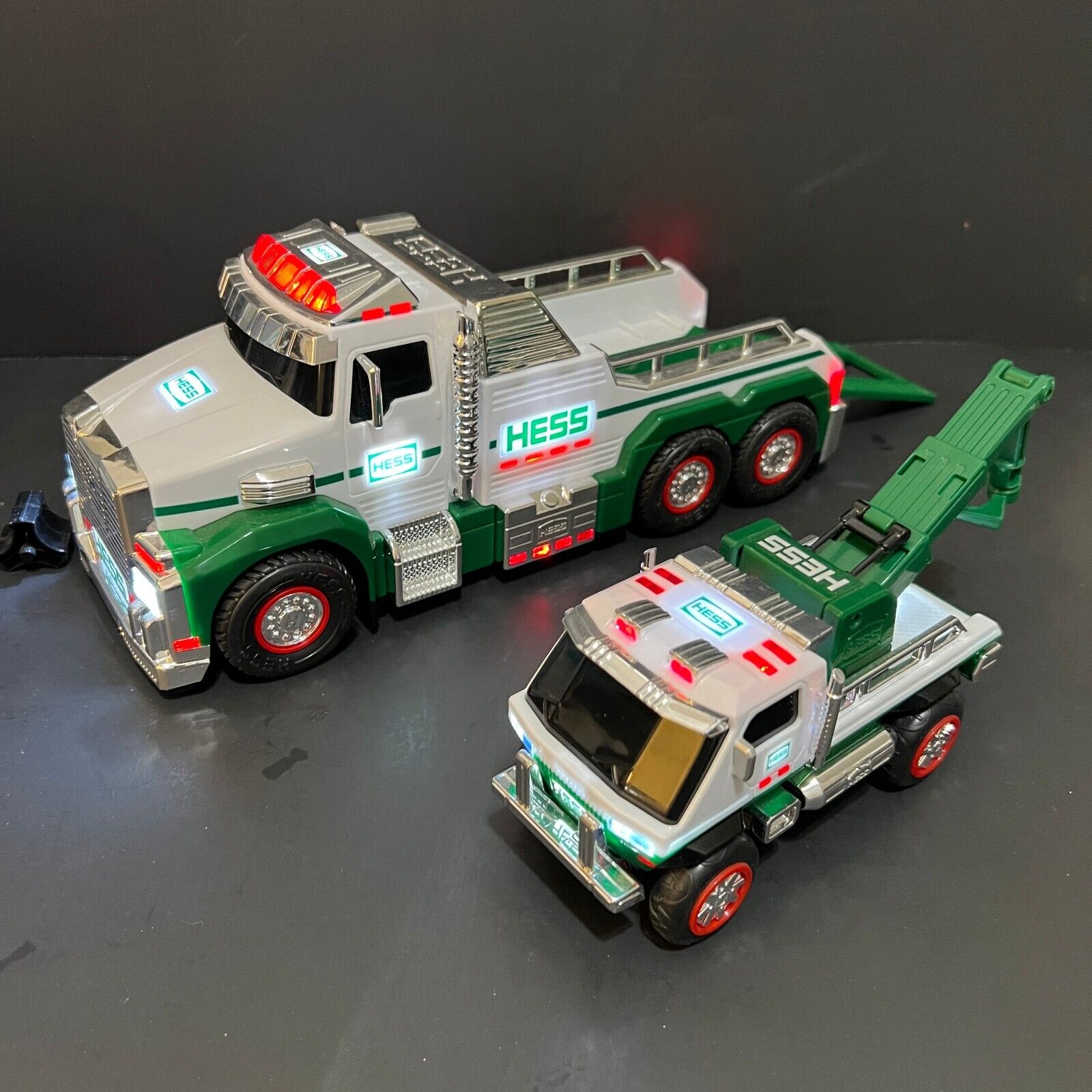 Hess 2019 Toy Tow Truck Rescue Team With Lights and Sounds No Box