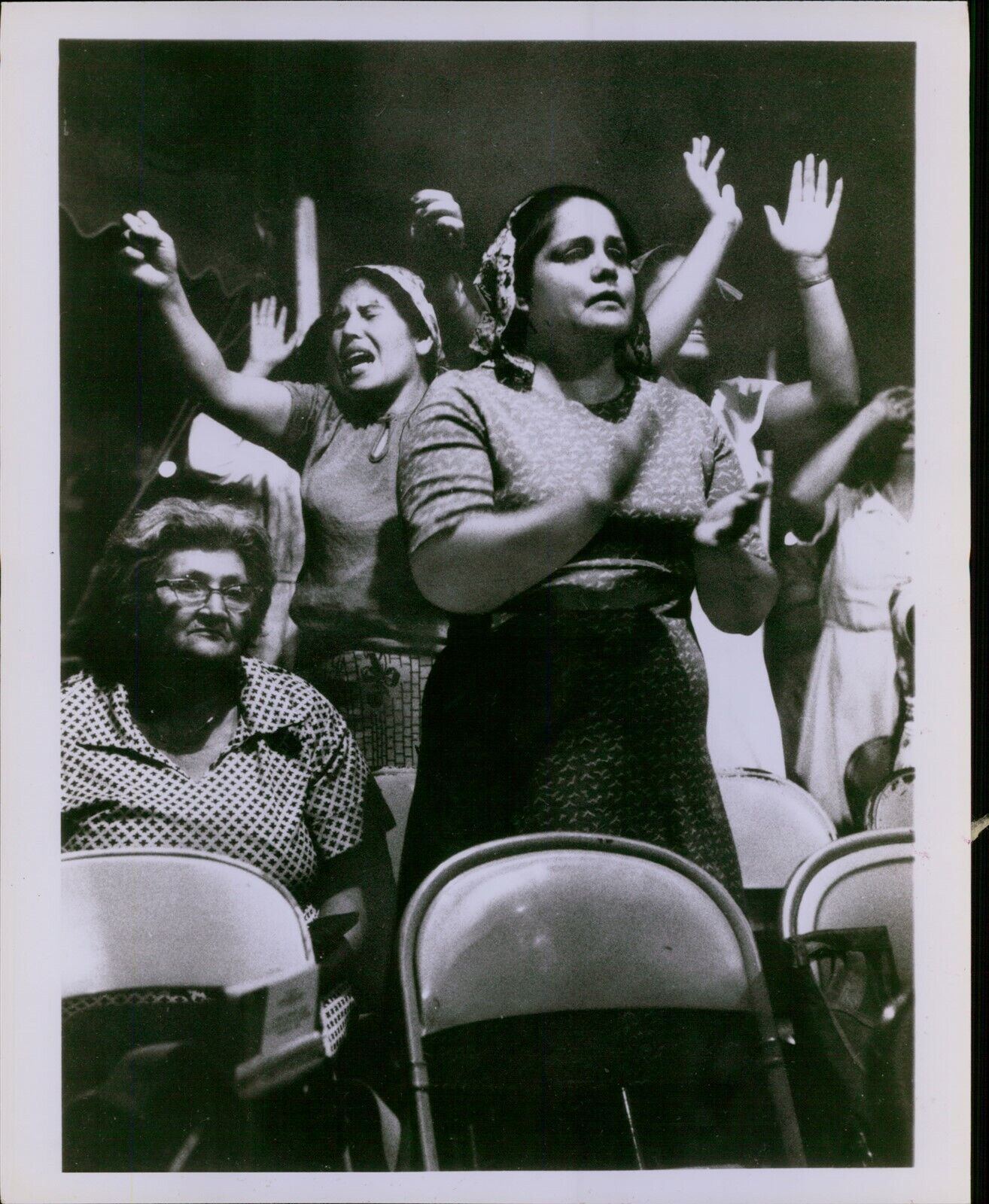 LG853 1979 Original Photo WOMAN CLAP HANDS AND SING HYMNS Evangelists Service