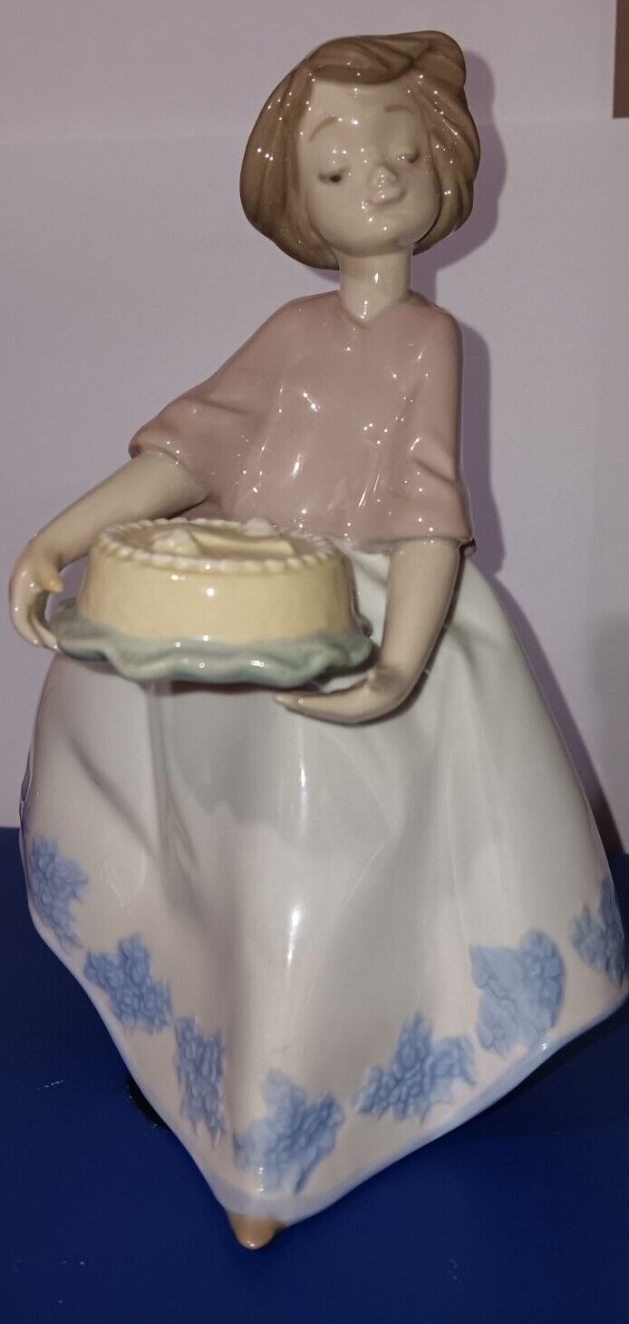 1990 lladro figurines retired Girl With Cake