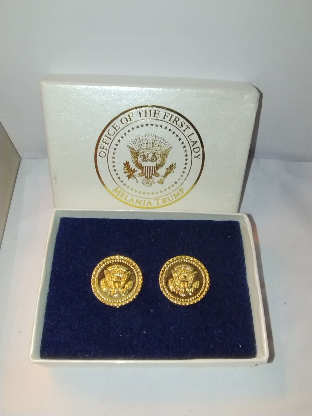 First Lady Melania Trump Official White House, cufflinks gold tone signed. new.