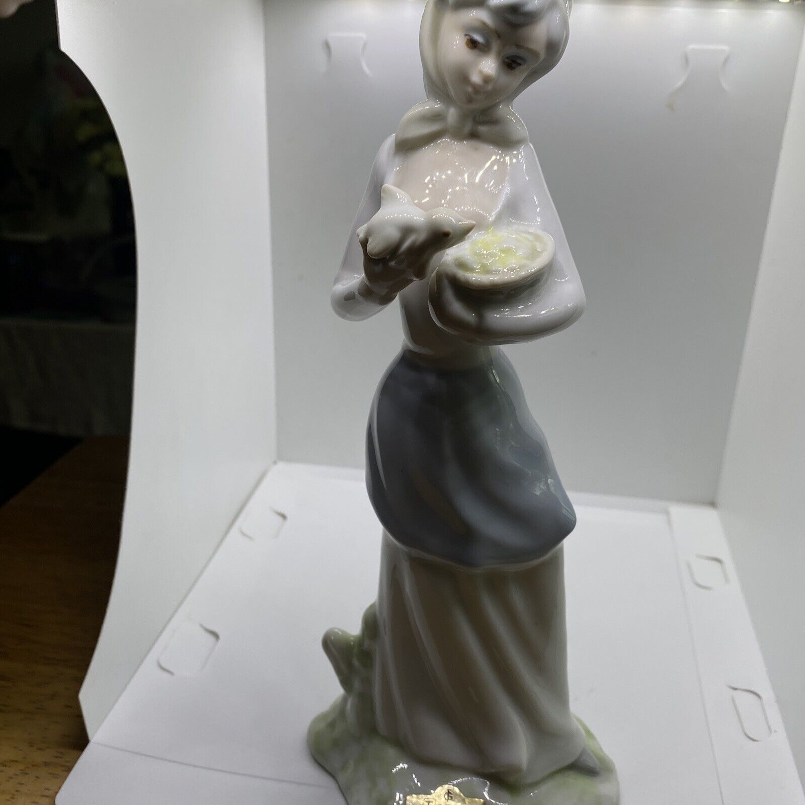 Tengra Hand Made in Spain Valencia Porcelain Figure (9 Inch) Girl With Bird
