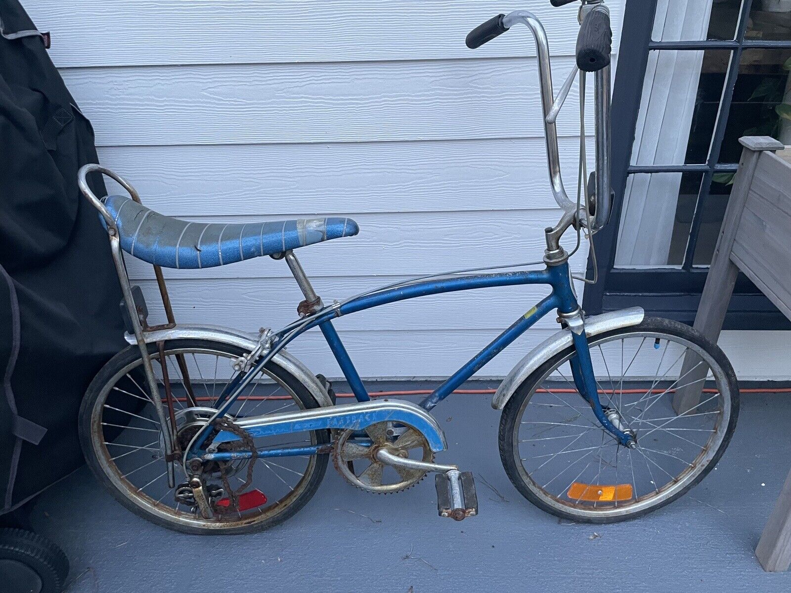 Vintage Schwin  Stingray FASTBACK Bike  Fixer Upper