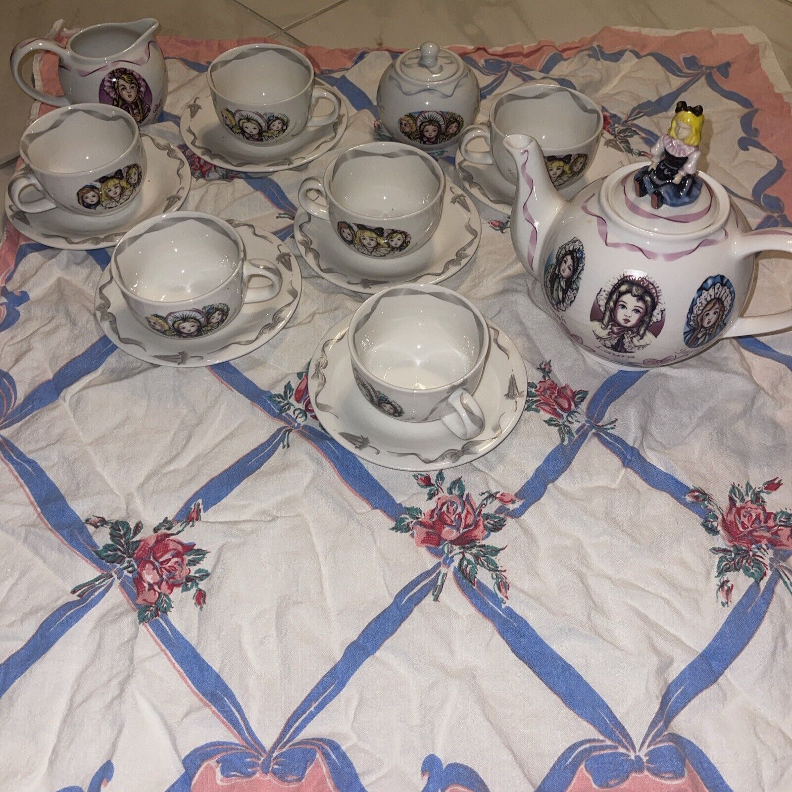 17pc  TEA SET PAUL CARDEW/VICTORIAN DOLLS Porcelain Cups Saucers Teapot Creamer