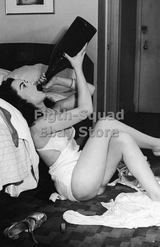 Picture Photo Vintage Pinup Photos of Ladies Drinking 6282