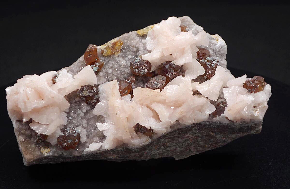 9485 Smithsonite Sphalerite Dolomite ca 4x8x4 cm Monte Cristo  Arkansas USA