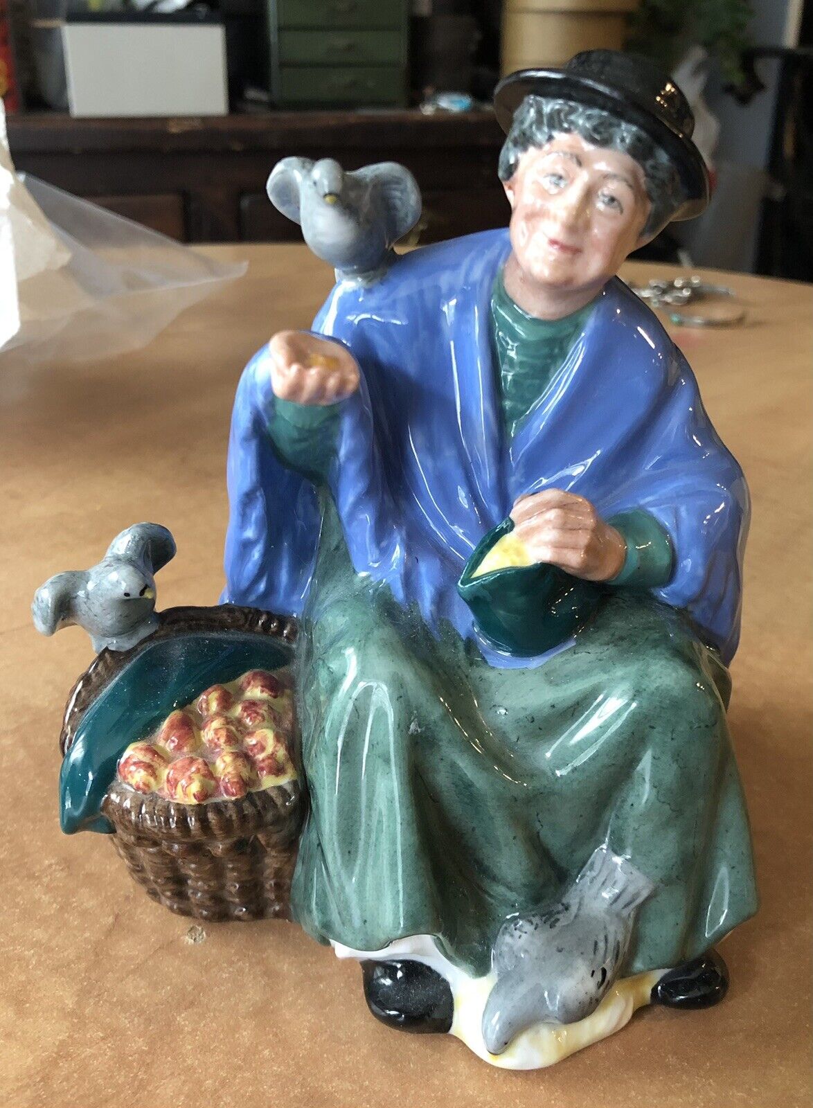Royal Doulton Tuppence A Bag Porcelain Figurine HN2320 Lady Feeding Birds Pigeon