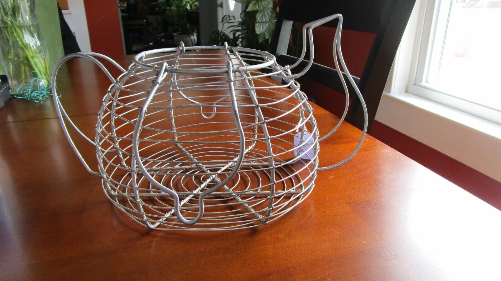 COUNTRY CHICKEN/HEN EGG GATHERING WIRE BASKET WITH HANDLES