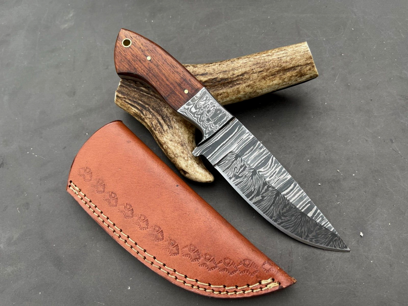 custom handmade damascus steel hunting knife lot of 01(Maf# 12)
