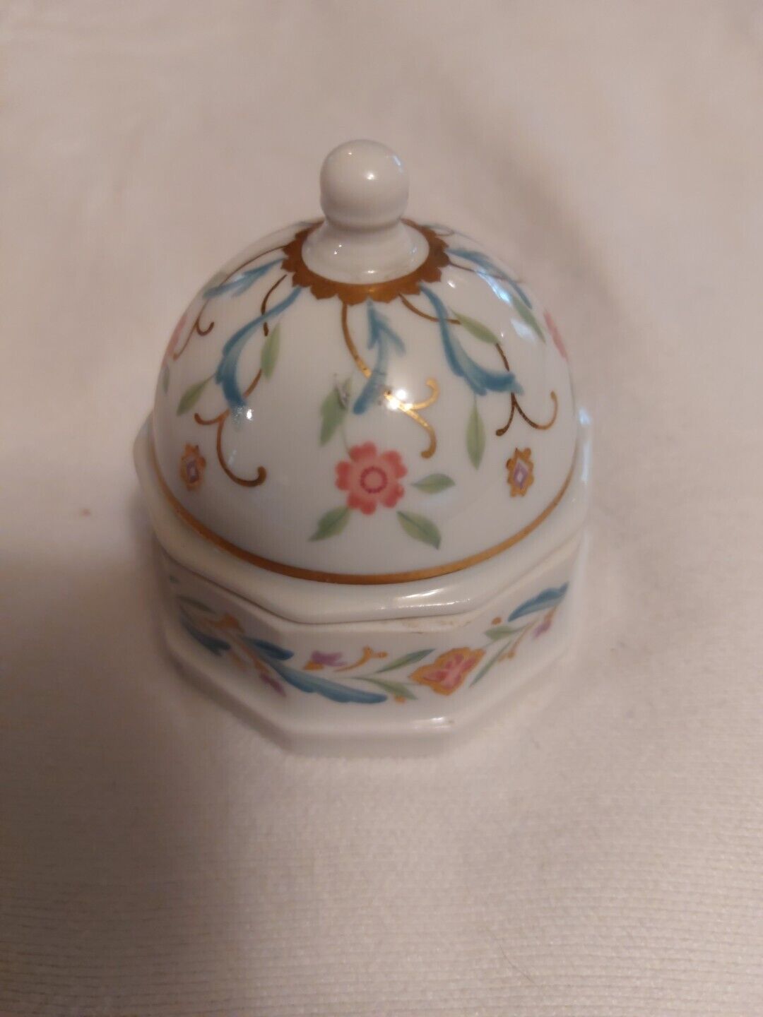 Vintage-Prestige Place-Lidded Porcelain Trinket Box Japan Venetian Collection